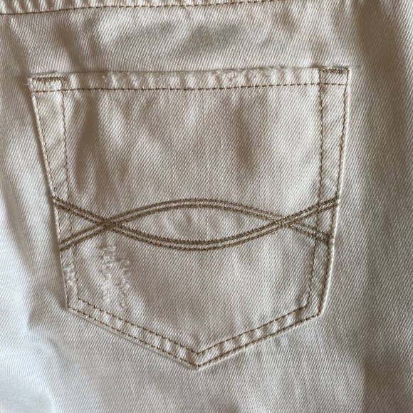🍂 A&F White Distressed Boyfriend Cropped Jeans - Picture 8 of 8